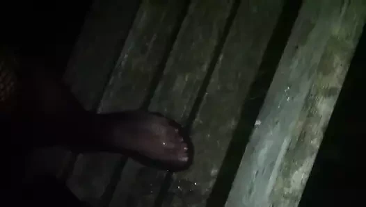 file catsuit ayaklarına işemek