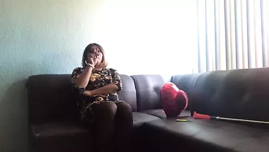 Bir yapay penis ile sigara içmek