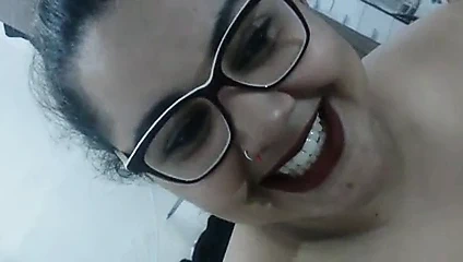 Espirrando leite das minhas tetas cheias