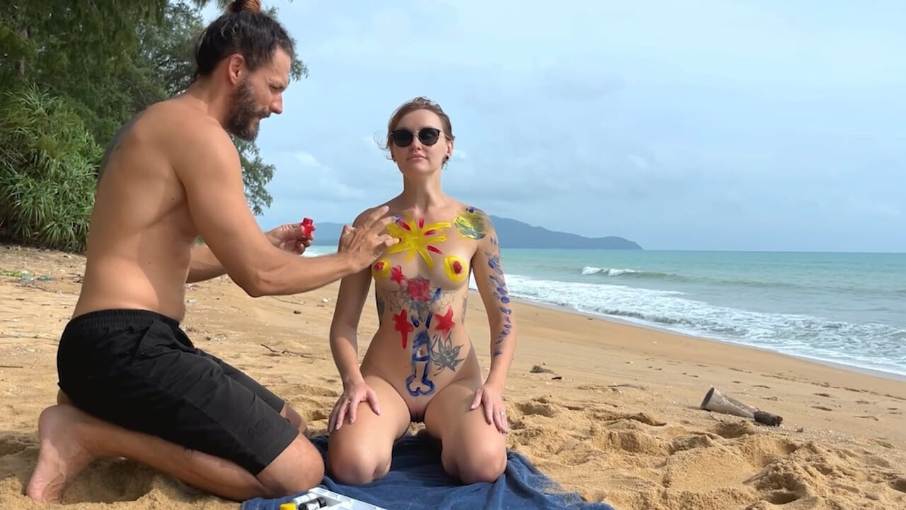 Stratejinin Striptiz Tic Tac Toe ile allure ile buluştuğu bir akşam