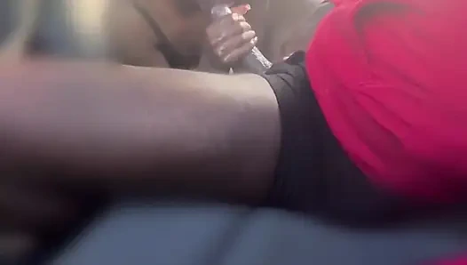 Neredeyse yarağım boğazında yakalanıyor. Taşınmak zorunda kaldık