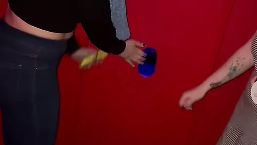 Hotwifekk arkadaşına ilk deliğinde ipleri gösteriyor