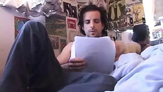 Ateşli sarışın genç kızın büyük bir yarak için pembe bir amcığı var