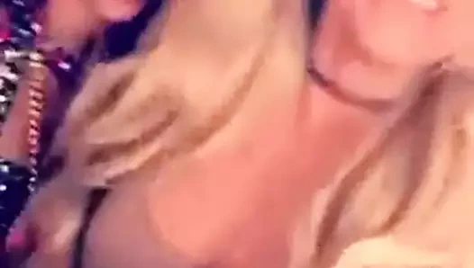 Wwe - kuliste sıçrayan yaz rae ve sasha bankaları