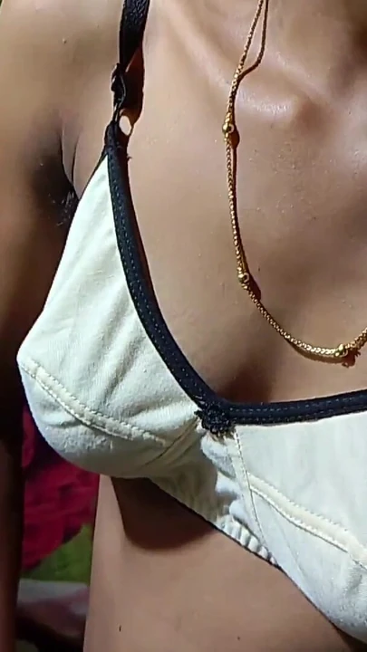 Hintli ateşli güzel kız sutyenli parti videosu | Klip 1