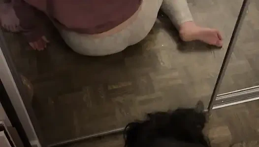 Eller ağzına döl yutuyor ve orgazm sonrası sakso çekiyor!