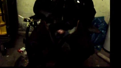 mastürbasyon yaparken bir pp-sigara içiyor