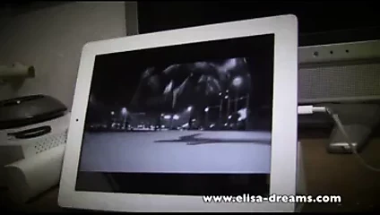 Yaramaz ile bir dev siyah yapay penis