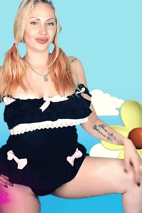 Sessizliğim için yarağını daha hızlı sağ ve beni sik yoksa hayatını tamamen mahvederim!