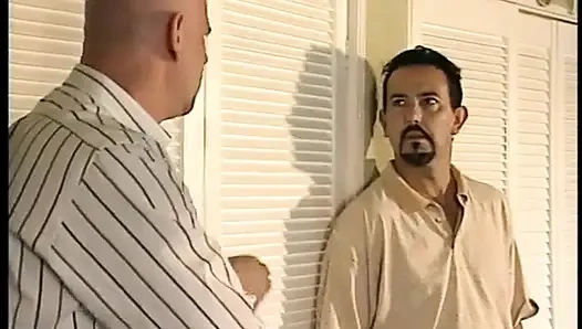 Harika vücutlu ateşli esmer kadın amını masaya siktiriyor, yüze boşalma alıyor