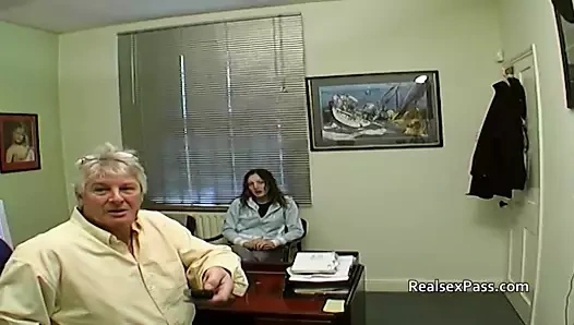 Amatör İngiliz gençler arka planda seçmelere