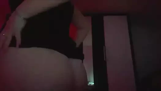 Seksi latin tanrıça büyük göğüslerini azdırıyor ve sikiyor ve senin için büyük ve mükemmel götünü sallıyor