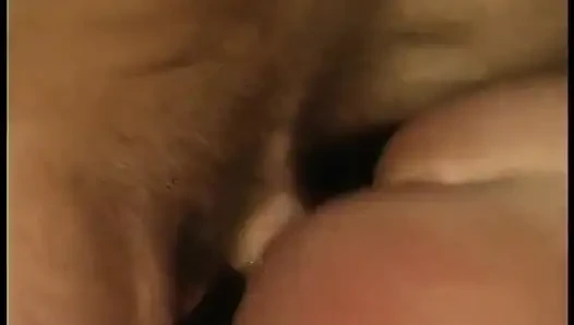 Şanslı bir adam açgözlü amcıklı iki yarak düşkünü sarışınla sikişiyor