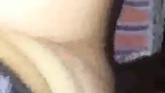 Kocanın arkadaşı çıplak karısına girer ve onu sikikleri