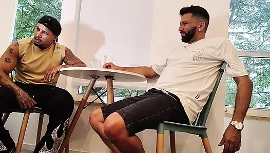 Dois Irmos Numa Entrevista Para Tiffany Montavani Sentou Pirocada Na an