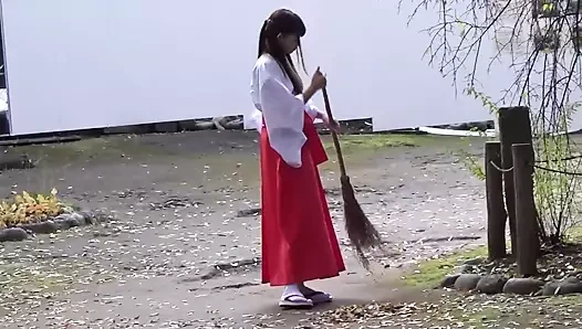 Minik göğüslerin birçok erkek için mutlaka görülmesi gereken bir yer! sürtük, kahverengi saçlı tapınak kızlığı sikişmek için yalvarmayı seviyor!