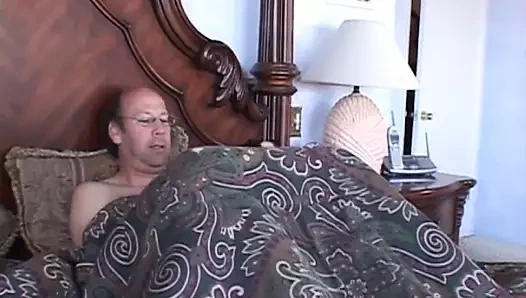 Horoz emme esmer milf alır çük içinde twat ve ağız önce varlık kremalı