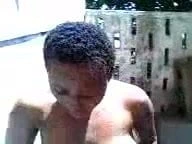 18 yaşındaki hamamlar gündüz vakti dışarıda