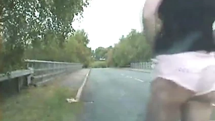 teşhirci tranny fahişe açık havada gösteriş