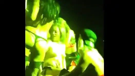 6 kız vna lapdance
