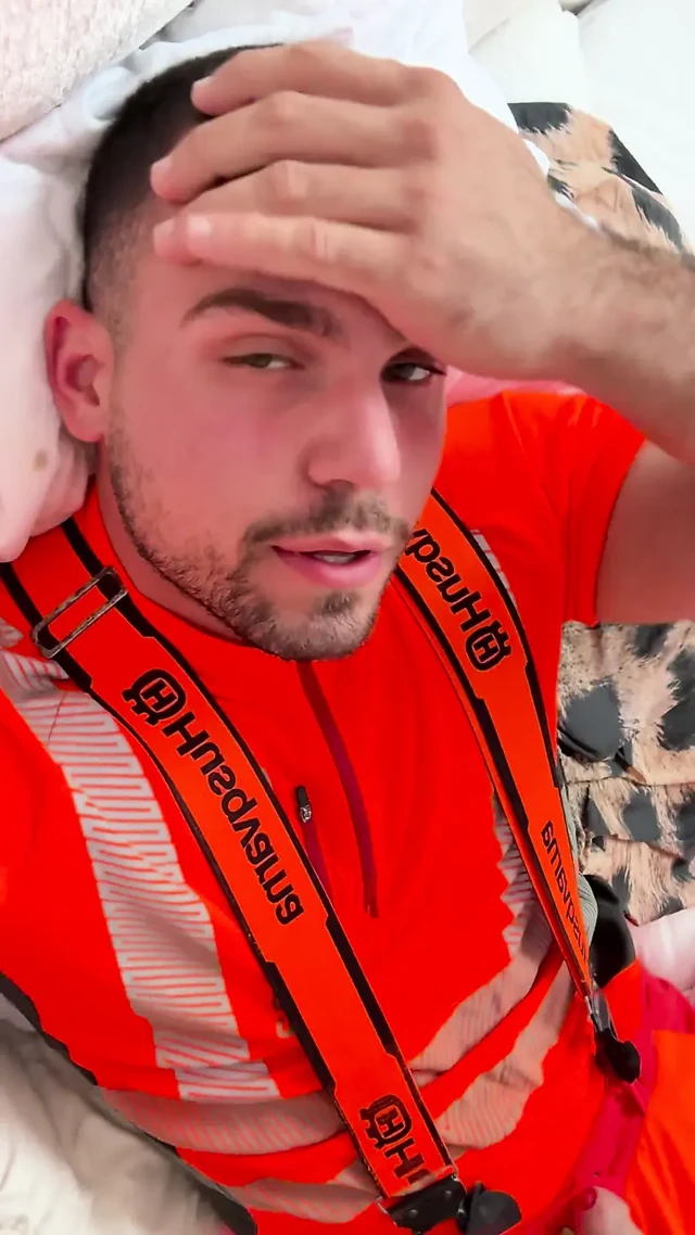 Tyler Blake Hivis Oduncu Iş Kıyafetleriyle Mastürbasyon Yapıyor - Kas Esneme Ve Patlayıcı Boşalma