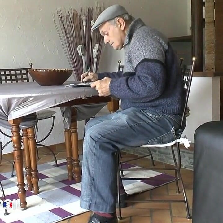 Amatör genç sarışın anal babayla üçlü sikiliyor