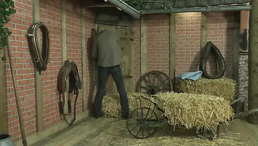 Kutsal.... Bu manastır oldukça güzel. Yaraklara takıntılı azgın rahibe asla doyuyor!