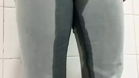 Herkesin içinde pantolonuma çok işiyorum