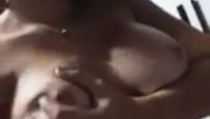 Sıcak kız içinde the banyo