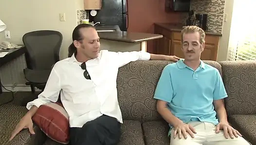 Sarışın orta yaşlı seksi kadın için çifte büyük yarak....