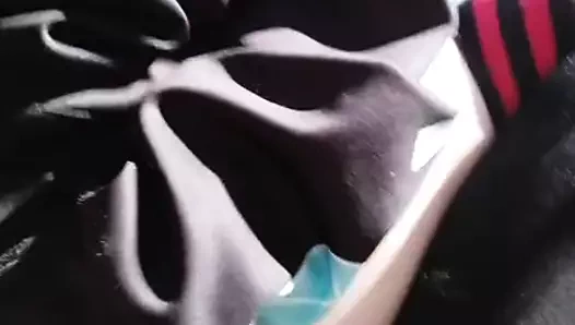 Freya sinn dışarıda mastürbasyon yapıyor, oyuncak, parmak