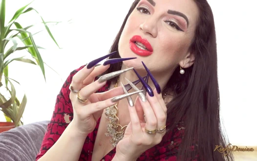 Stiletto tırnaklarıma düzgünce tap