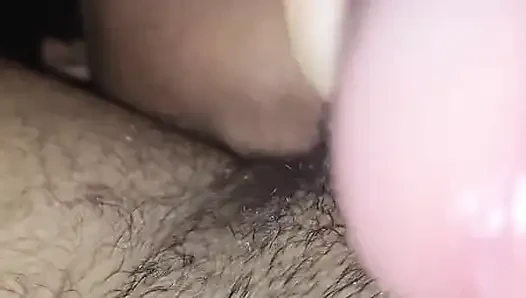Kölem örümcek adamı taklit etti ve süt gırtlağına kadar baş aşağı durdu