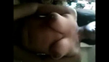 Büyük memeli Hintli yarağa biniyor