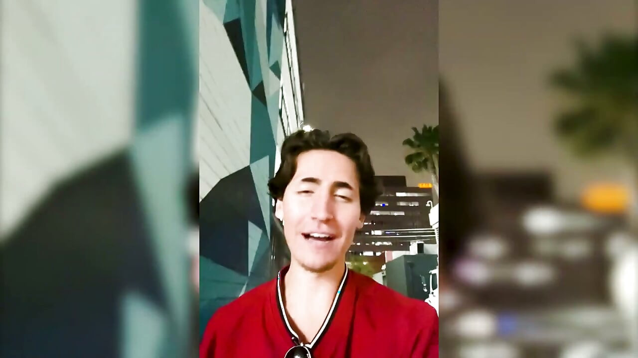Tiktok yıldızı Kane Trujillo nefret edenlerine sesleniyor ve ünlü aşıkını ortaya çıkarıyor!