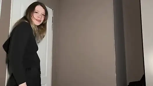 Komşu gırtlağına kadar ödeme: elle muamele, sakso ve yüze boşalma