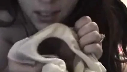 Külotta kendi akıntısını seven kız