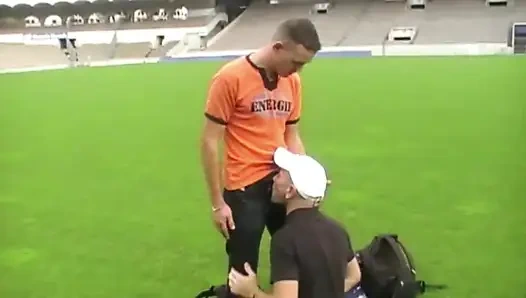 Stadyumda heteroseksüel Arap tarafından sikiliyor