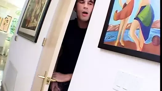 Güzel memeli latin tatlı kız adamın tatlı götünü emiyor ve sikiyor ve döl alıyor