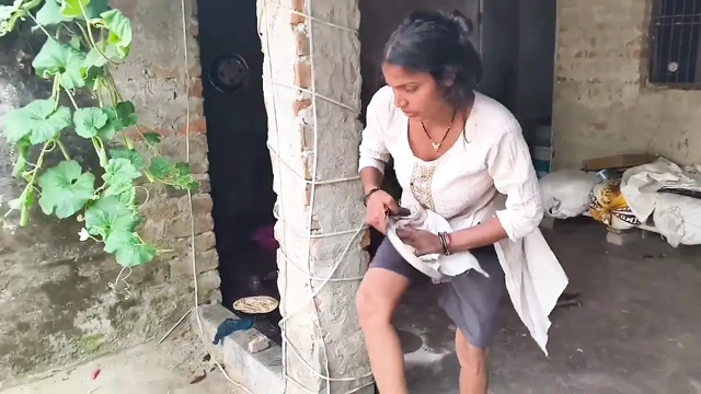 Desi muslim hijabi biwi and uski step-mom ki maast threesome gaand chudai clear bangla audio