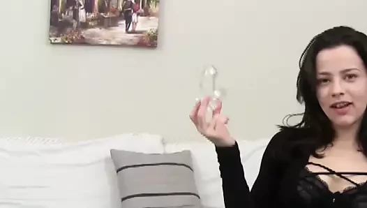 Senin işe yaramaz sikini küçücük bir kafese tıkacağım