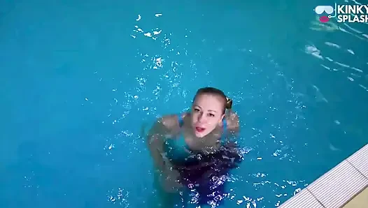 Pvc mac, lateks ve topuklu ayakkabılarla yüz ve oyna