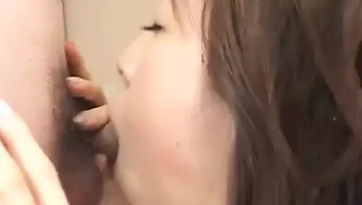 Geleneksel elbiseli Kaori natsuno berbat