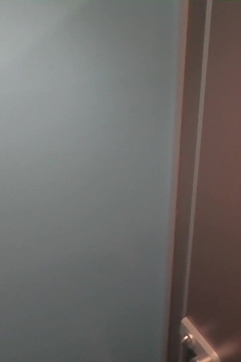 Kinky Slut Disko Tuvaletinde Dildo'yu Buldu ve Onunla Yattı