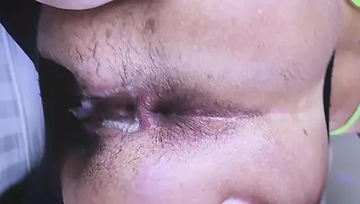 Kuyruğumun götümü açtığını hissetmeyi seviyorum, bana yardım edebilir misin?