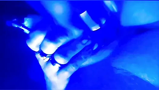 Blue Moon oynuyor