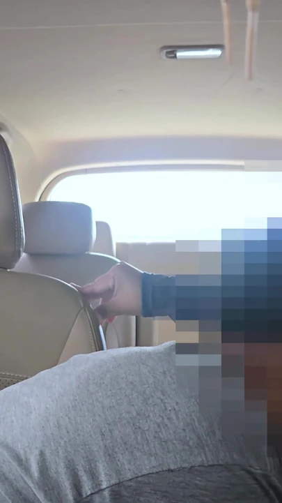 戴头巾的亚洲健身女孩在车里口交以喝精液以提高她的耐力 - Minokiiko | 短片 1
