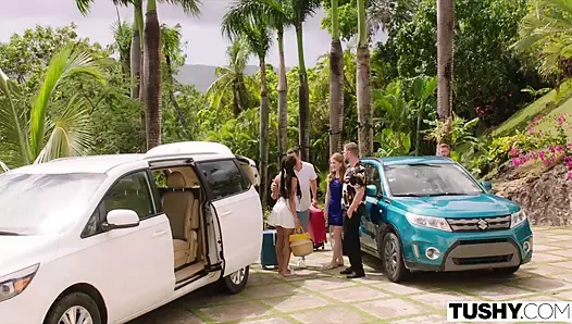 Tushy - muhteşem Kira tatilde iyi bir anal çifte penetrasyona karşı koyamıyor