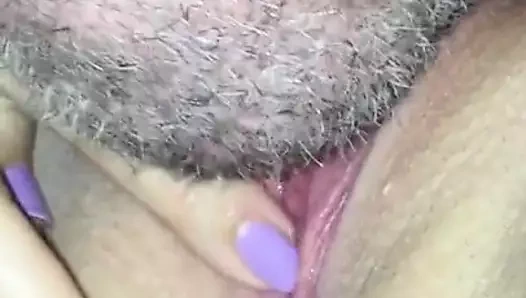 orgazm için bir klitoris yalama