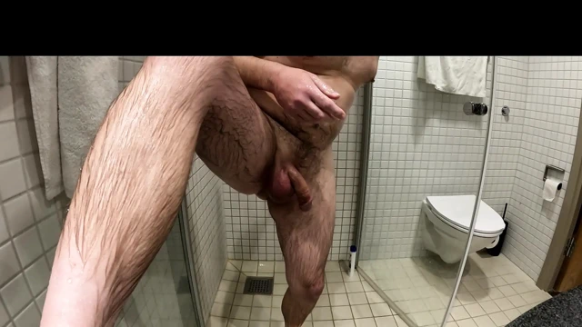 Taşaklarımı tıraş ediyorum